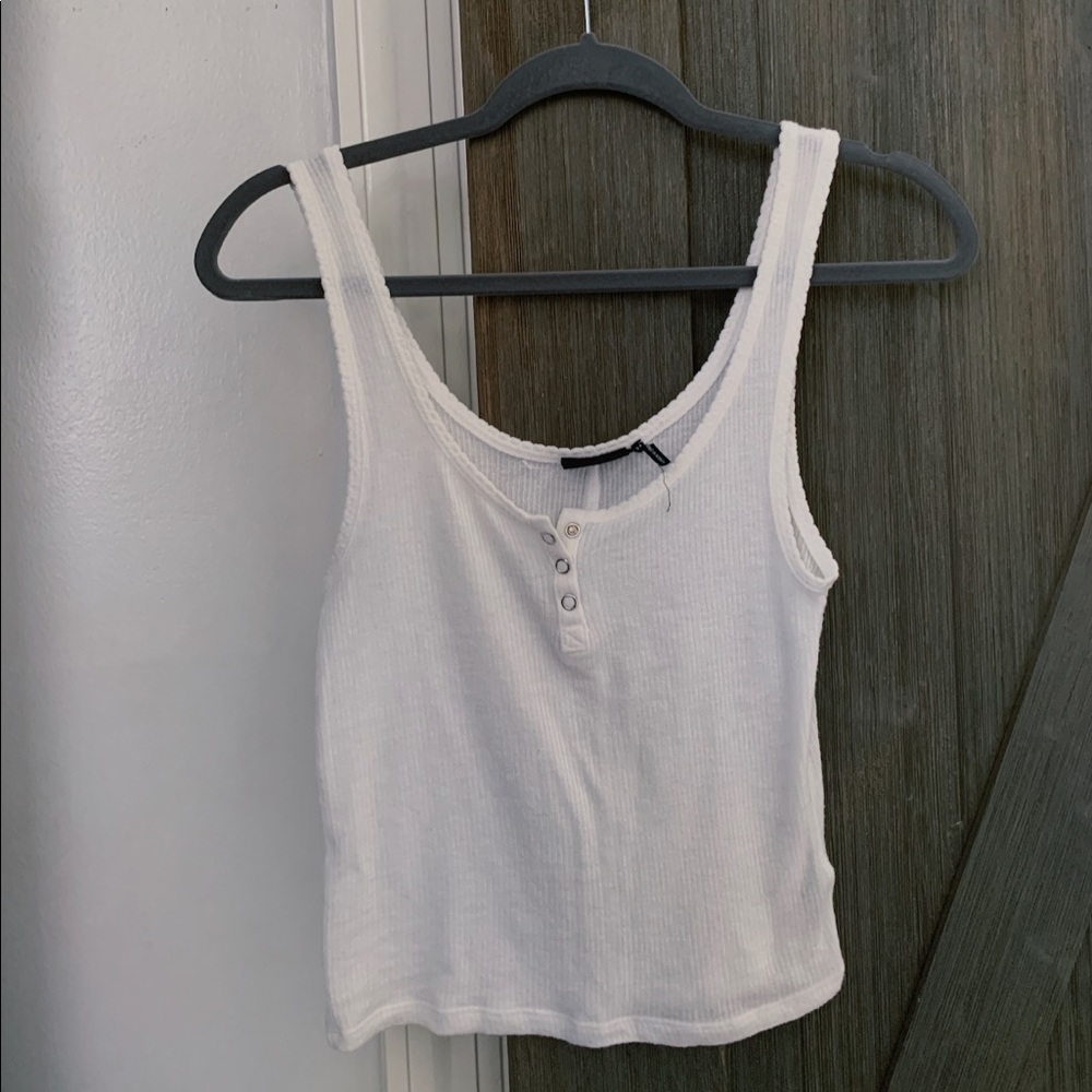 BUTTON DOWN TANK